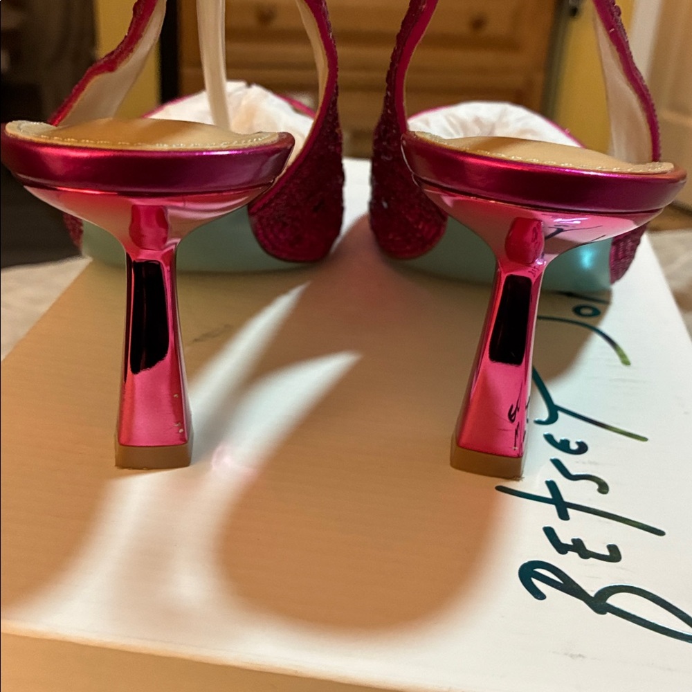 Elegant Pink Slingback Heels - Picture 7 of 8